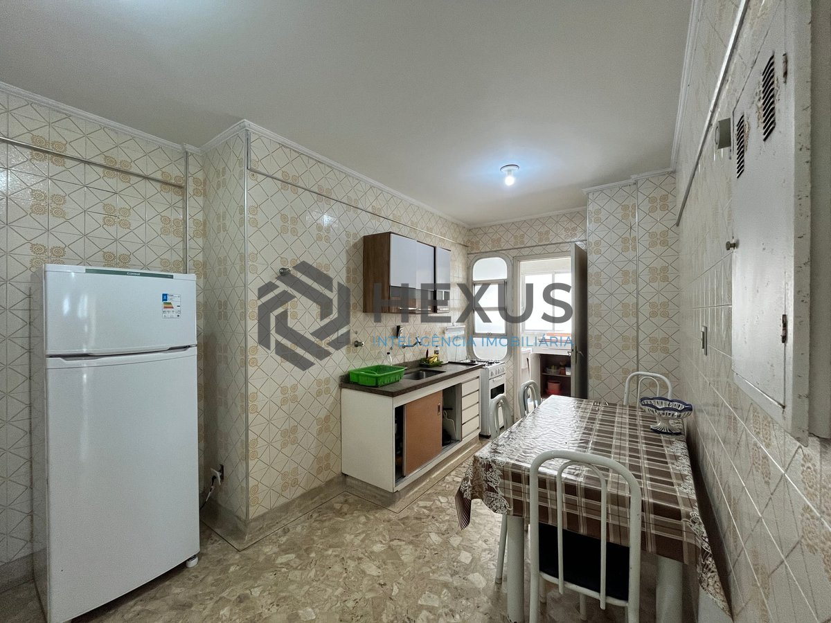 Foto 6 de Apartamento frente rua com varanda e vista livre na Praia das Pitangueiras, Guaruja