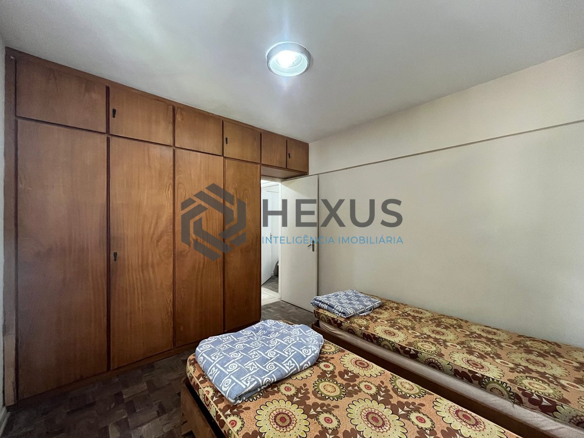 Foto 9 de Apartamento frente rua com varanda e vista livre na Praia das Pitangueiras, Guaruja