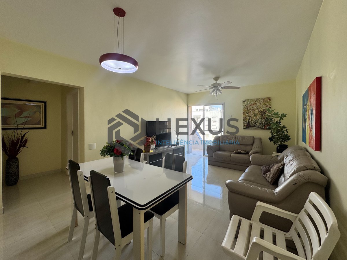 Foto 2 de Apartamento reformado com varanda vista mar e lazer a 80m da praia nas Pitangueiras, Guarujá