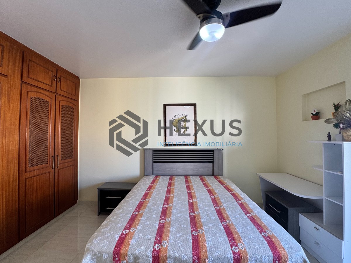 Foto 11 de Apartamento reformado com varanda vista mar e lazer a 80m da praia nas Pitangueiras, Guarujá