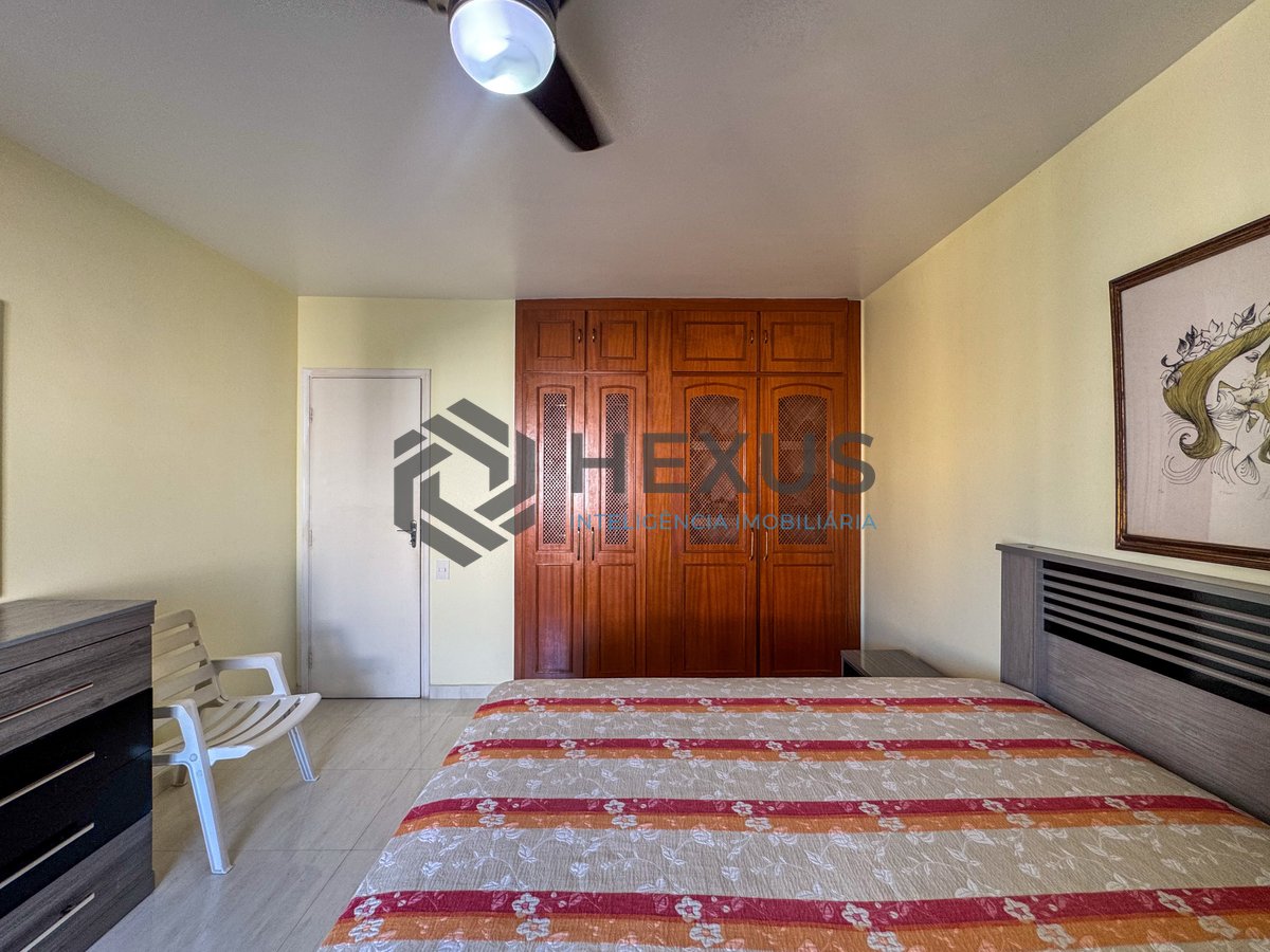 Foto 12 de Apartamento reformado com varanda vista mar e lazer a 80m da praia nas Pitangueiras, Guarujá