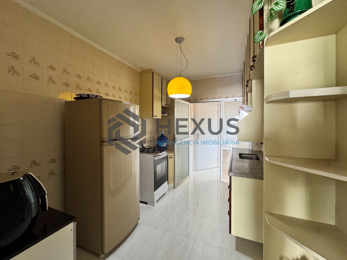 Foto 18 de Apartamento reformado com varanda vista mar e lazer a 80m da praia nas Pitangueiras, Guarujá