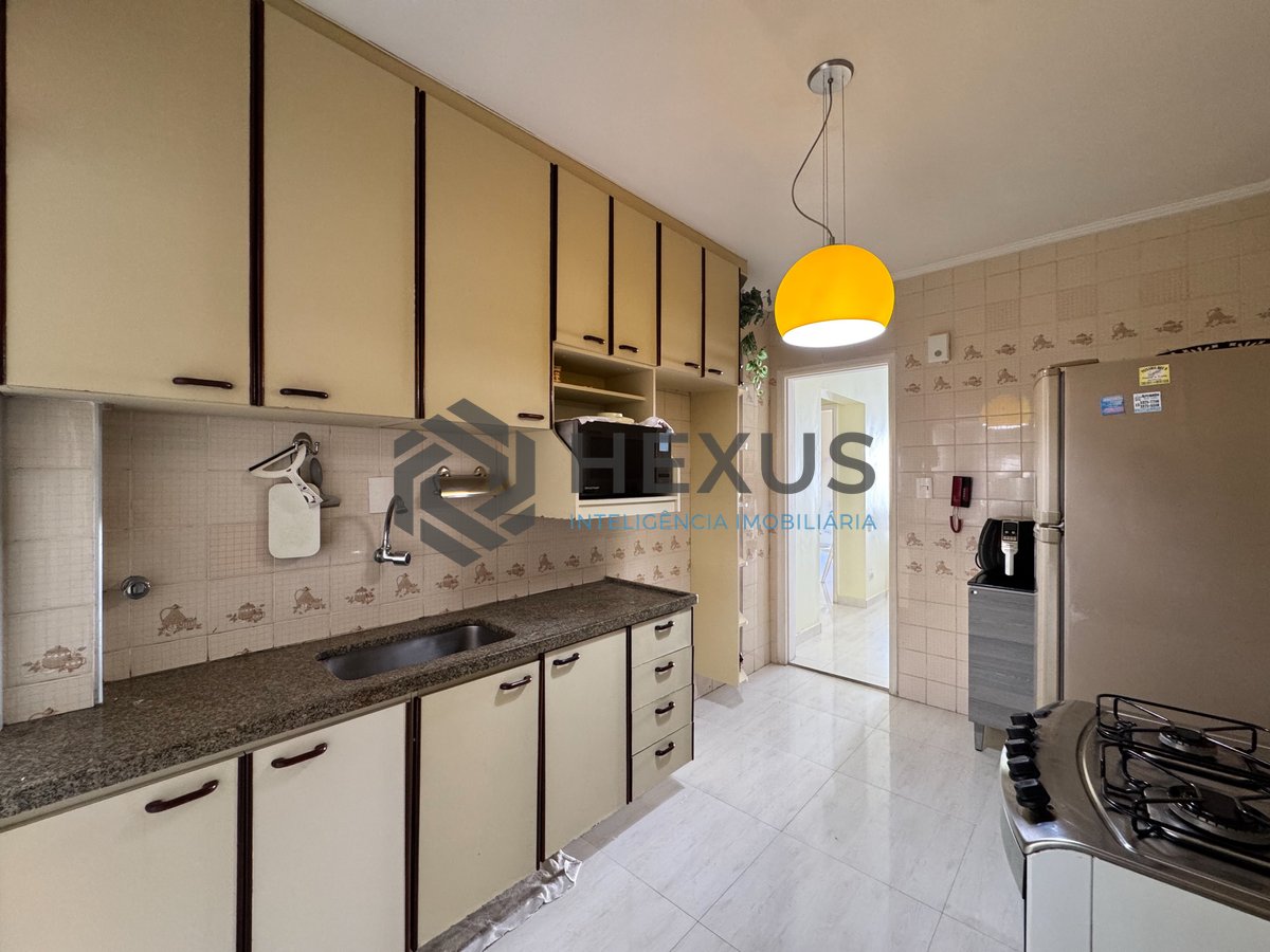 Foto 21 de Apartamento reformado com varanda vista mar e lazer a 80m da praia nas Pitangueiras, Guarujá