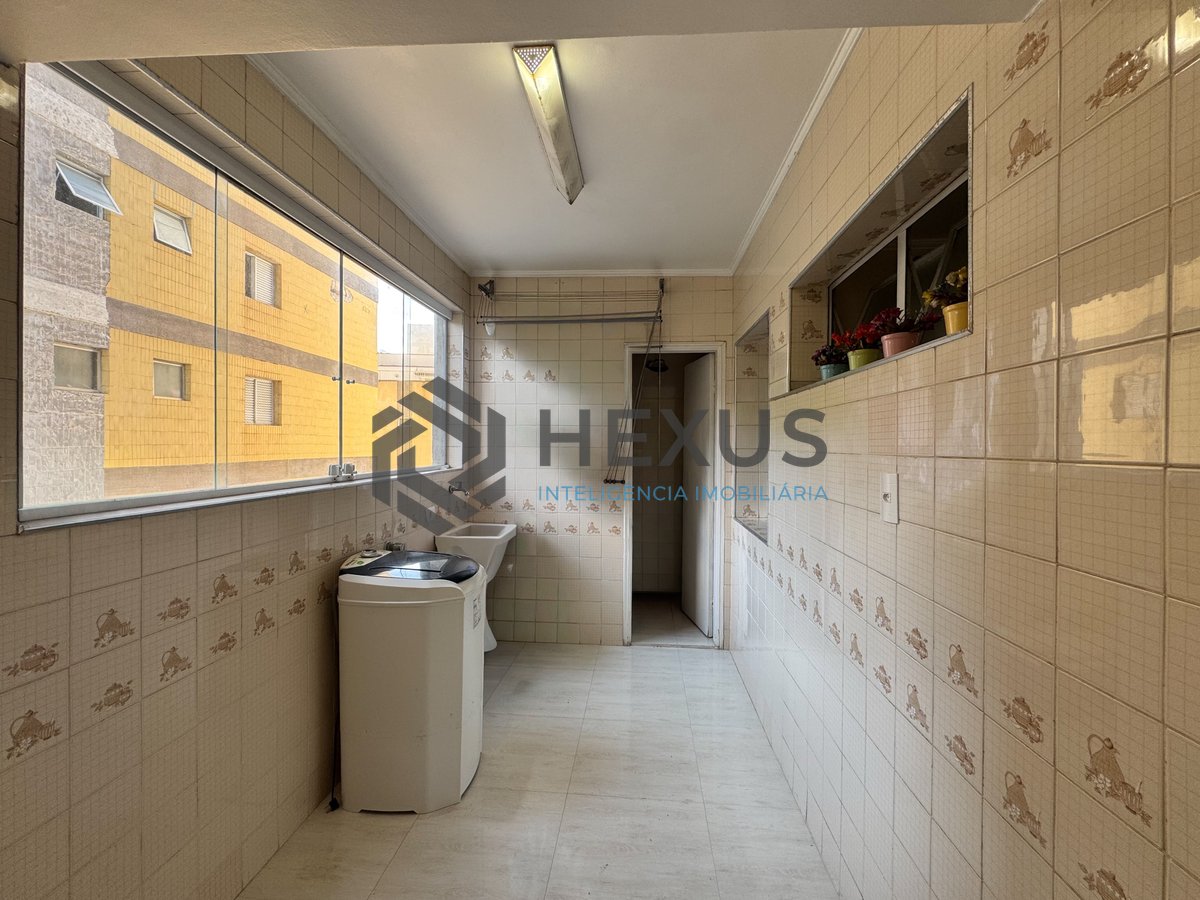 Foto 22 de Apartamento reformado com varanda vista mar e lazer a 80m da praia nas Pitangueiras, Guarujá