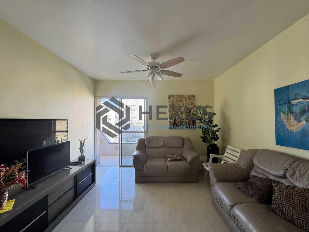 Foto 5 de Apartamento reformado com varanda vista mar e lazer a 80m da praia nas Pitangueiras, Guarujá
