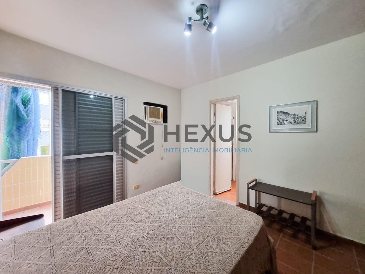 Foto 11 de Apartamento com varanda e lazer na quadra mar da Praia das Pitangueiras, Guaruja