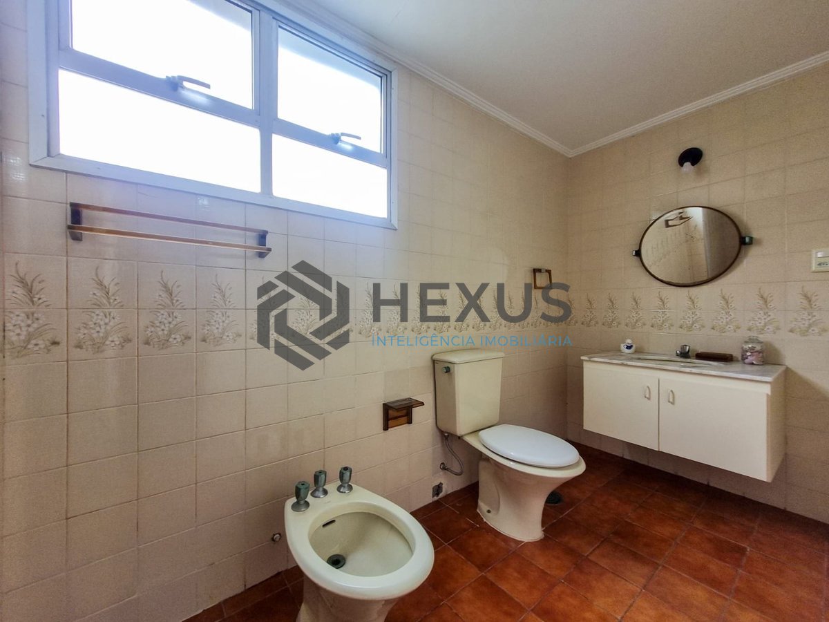 Foto 15 de Apartamento com varanda e lazer na quadra mar da Praia das Pitangueiras, Guaruja