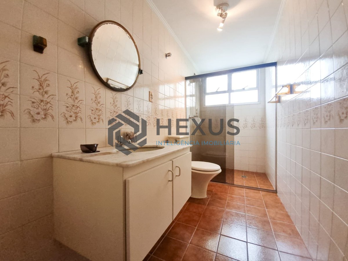 Foto 21 de Apartamento com varanda e lazer na quadra mar da Praia das Pitangueiras, Guaruja