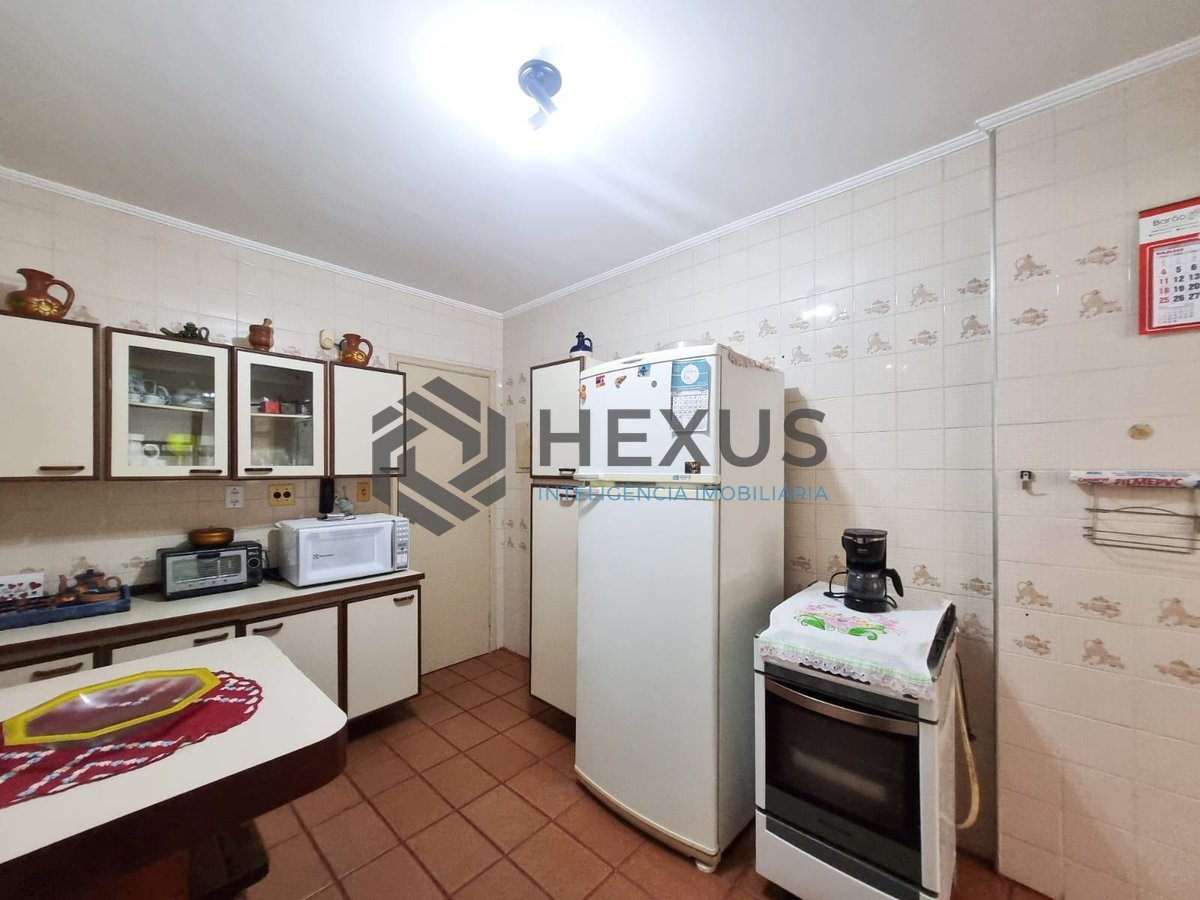 Foto 22 de Apartamento com varanda e lazer na quadra mar da Praia das Pitangueiras, Guaruja