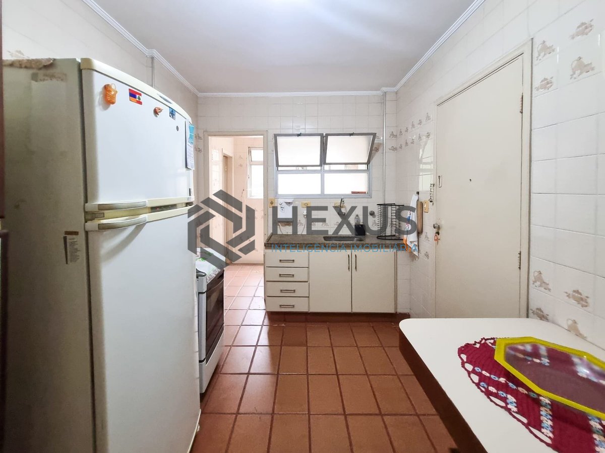 Foto 24 de Apartamento com varanda e lazer na quadra mar da Praia das Pitangueiras, Guaruja