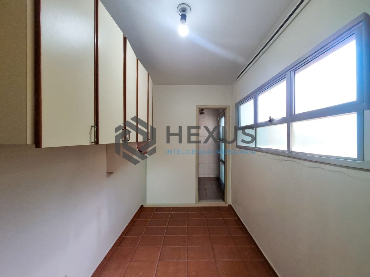 Foto 27 de Apartamento com varanda e lazer na quadra mar da Praia das Pitangueiras, Guaruja