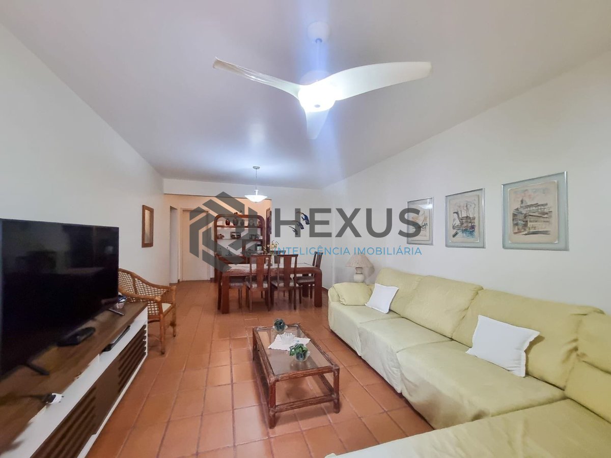 Foto 6 de Apartamento com varanda e lazer na quadra mar da Praia das Pitangueiras, Guaruja
