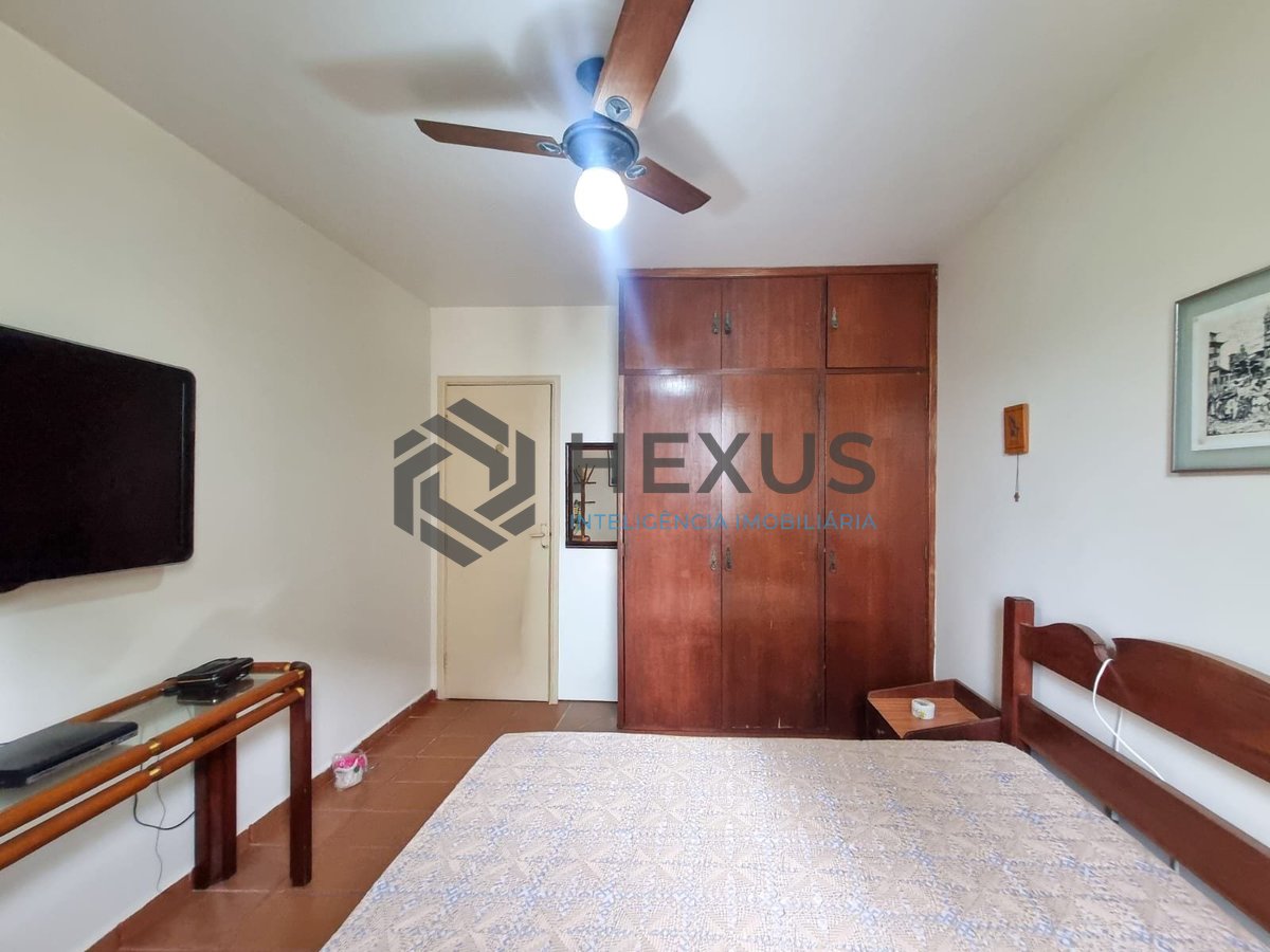 Foto 9 de Apartamento com varanda e lazer na quadra mar da Praia das Pitangueiras, Guaruja