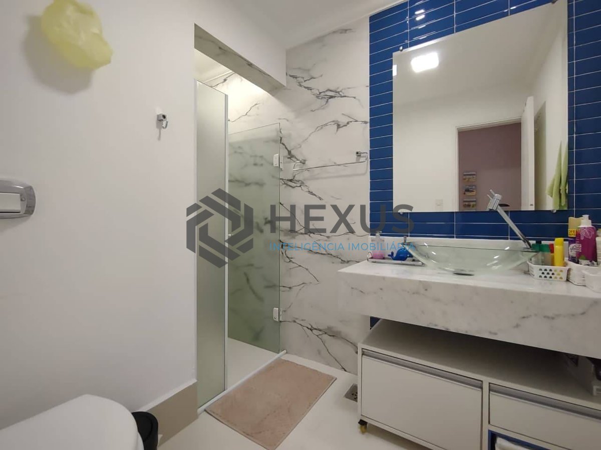 Foto 10 de Apartamento com varanda e lazer na Praia da Enseada, Guaruja