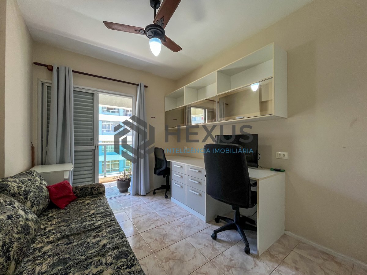 Foto 12 de Apartamento com varanda, vista mar e lazer na quadra mar da Praia das Pitangueiras, Guaruja