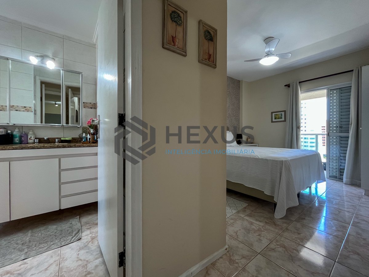 Foto 15 de Apartamento com varanda, vista mar e lazer na quadra mar da Praia das Pitangueiras, Guaruja