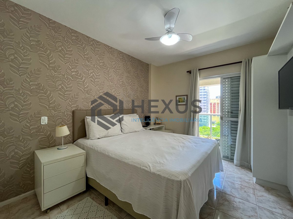 Foto 16 de Apartamento com varanda, vista mar e lazer na quadra mar da Praia das Pitangueiras, Guaruja