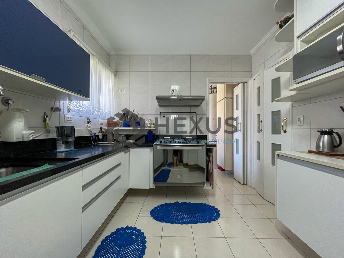 Foto 22 de Apartamento com varanda, vista mar e lazer na quadra mar da Praia das Pitangueiras, Guaruja
