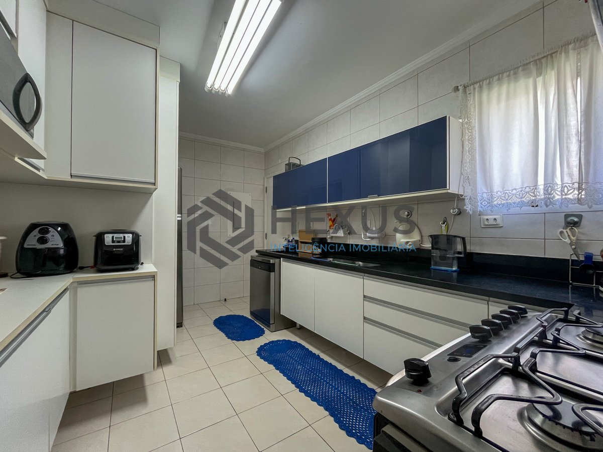 Foto 23 de Apartamento com varanda, vista mar e lazer na quadra mar da Praia das Pitangueiras, Guaruja