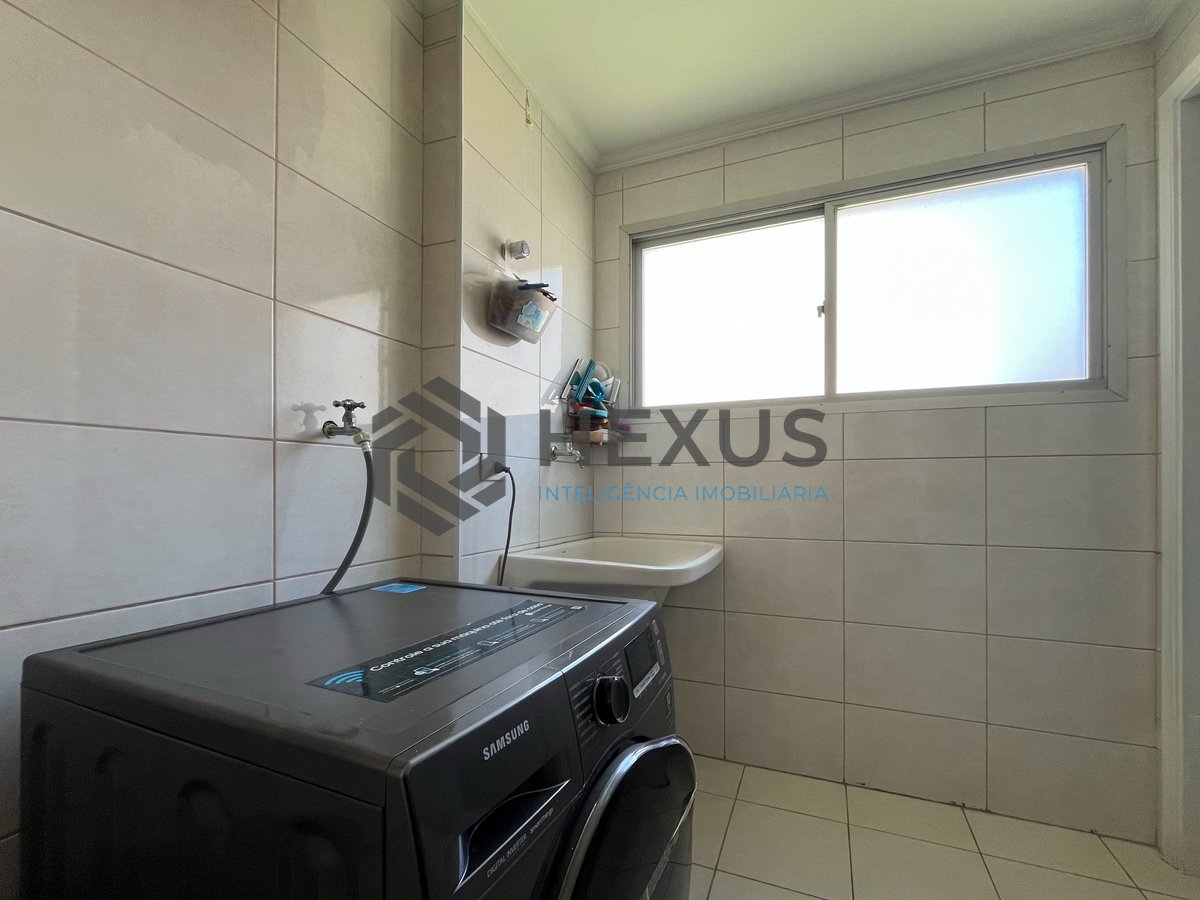 Foto 24 de Apartamento com varanda, vista mar e lazer na quadra mar da Praia das Pitangueiras, Guaruja