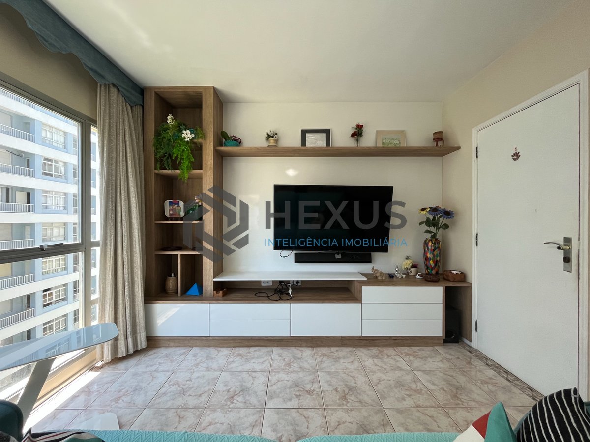 Foto 5 de Apartamento com varanda, vista mar e lazer na quadra mar da Praia das Pitangueiras, Guaruja