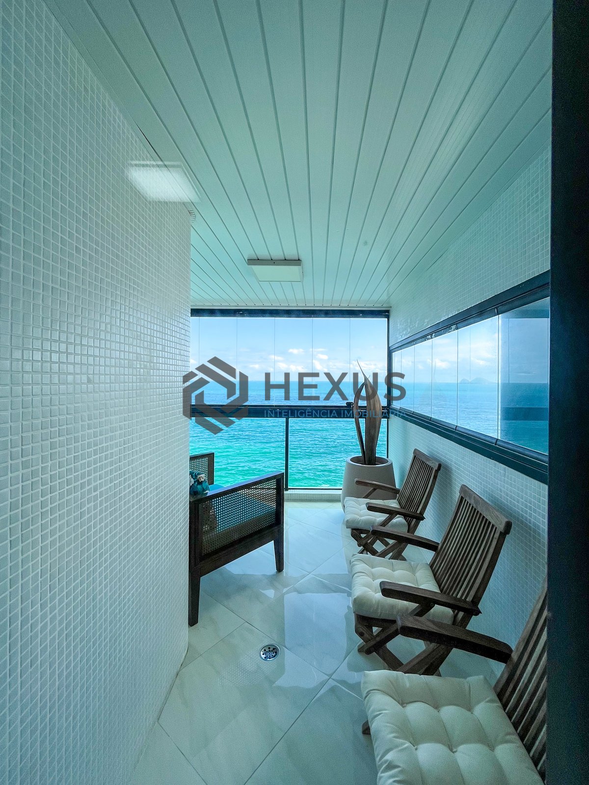 Foto 28 de Apartamento frente mar com varanda gourmet e lazer na Praia das Pitangueiras, Guaruja