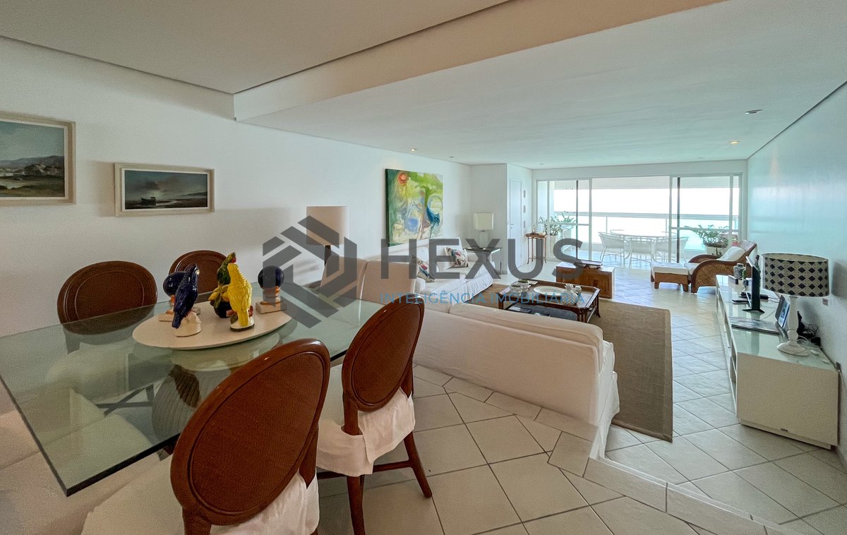 Foto 3 de Apartamento frente mar com varanda gourmet e lazer na Praia das Pitangueiras, Guaruja