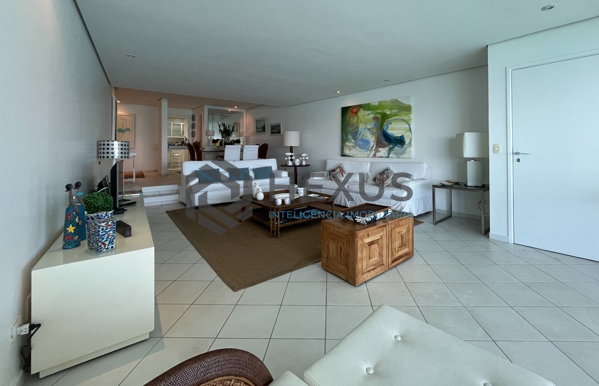 Foto 6 de Apartamento frente mar com varanda gourmet e lazer na Praia das Pitangueiras, Guaruja