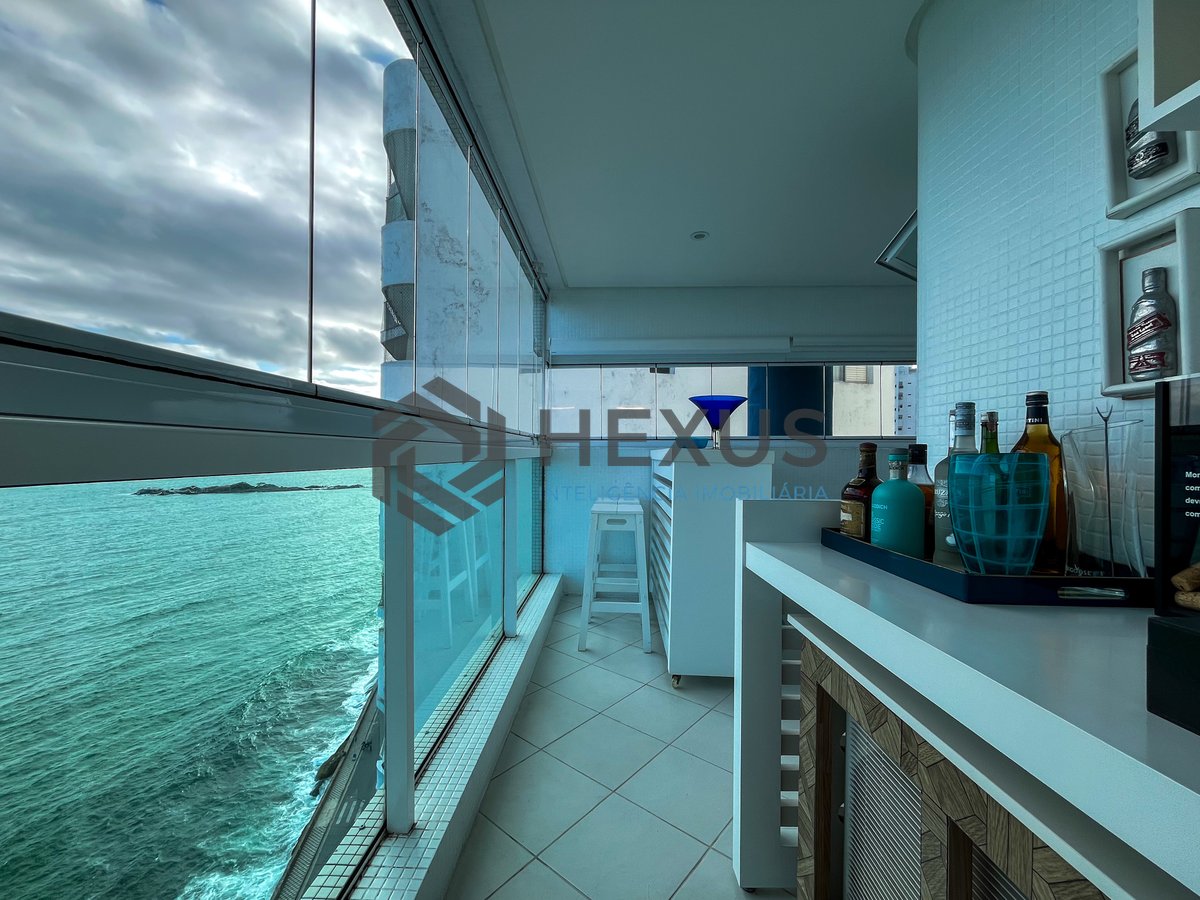Foto 15 de Apartamento frente mar com varanda gourmet e lazer na Praia das Pitangueiras, Guaruja