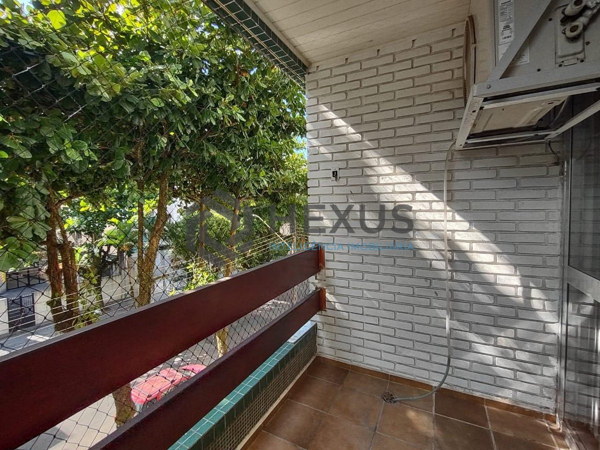 Foto 3 de Apartamento com varanda na Praia da Enseada, Guaruja