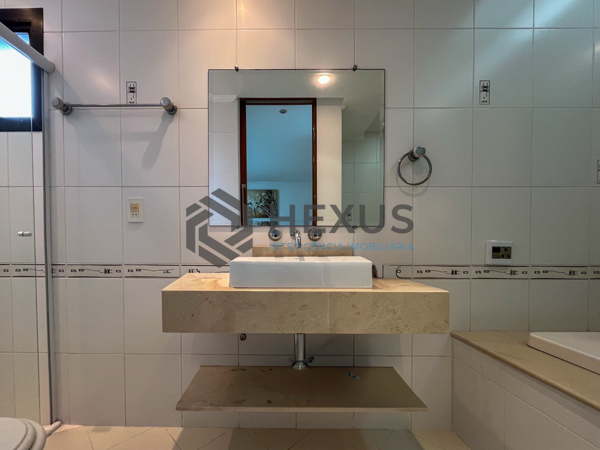 Foto 21 de Apartamento com varanda e lazer a uma quadra da Praia das Asturias, Guaruja