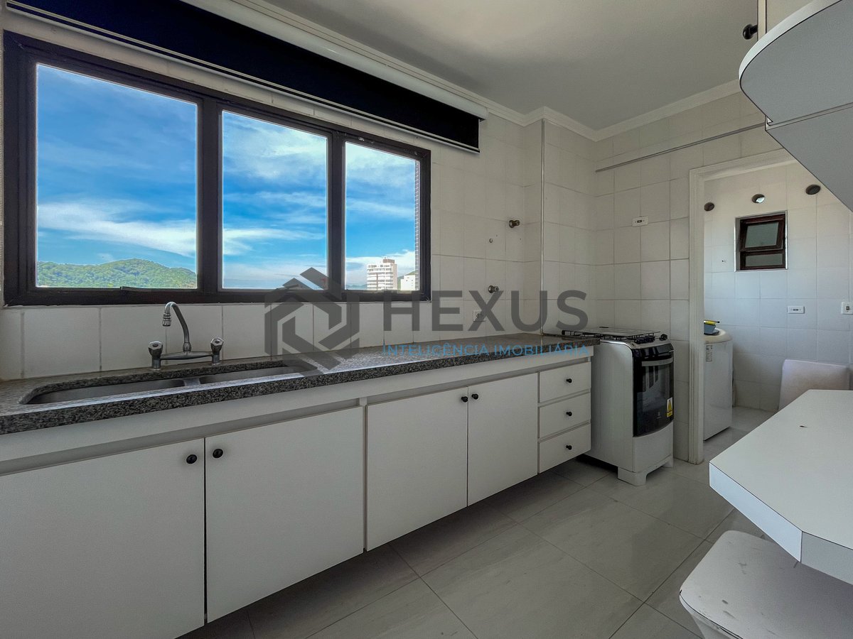 Foto 12 de Apartamento reformado com varanda vista mar a uma quadra da Praia das Asturias, Guaruja