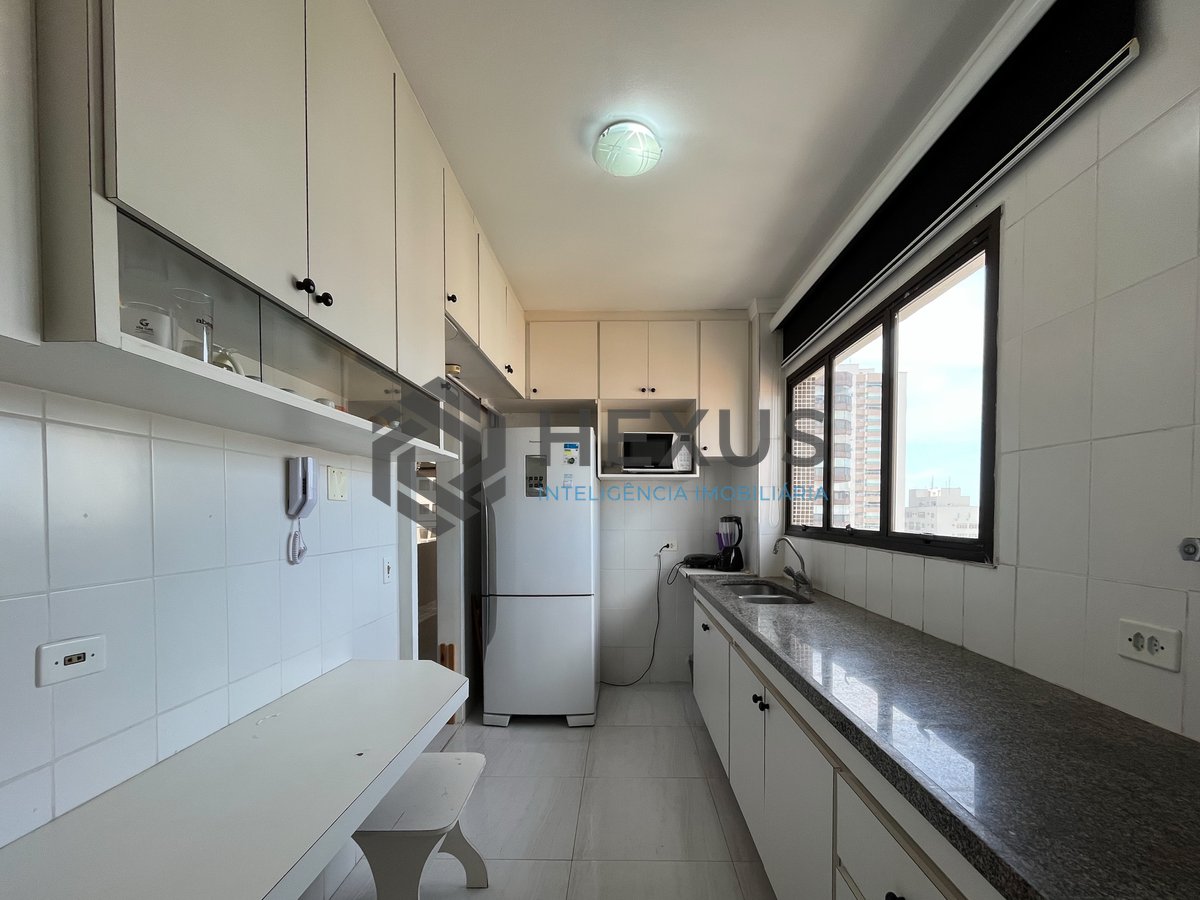 Foto 14 de Apartamento reformado com varanda vista mar a uma quadra da Praia das Asturias, Guaruja