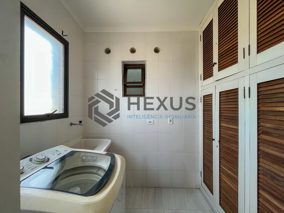 Foto 16 de Apartamento reformado com varanda vista mar a uma quadra da Praia das Asturias, Guaruja