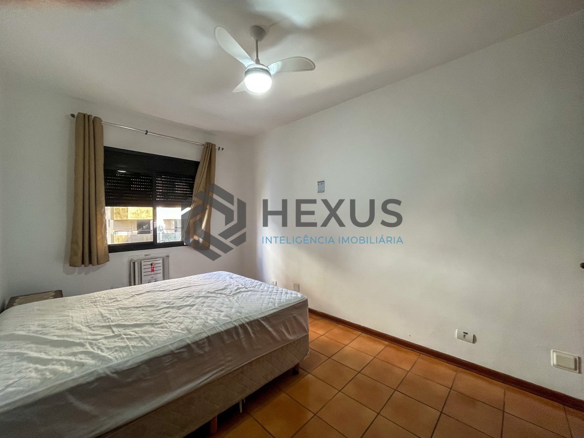 Foto 17 de Apartamento  com varanda vista mar na beira mar da Praia das Pitangueiras, Guaruja