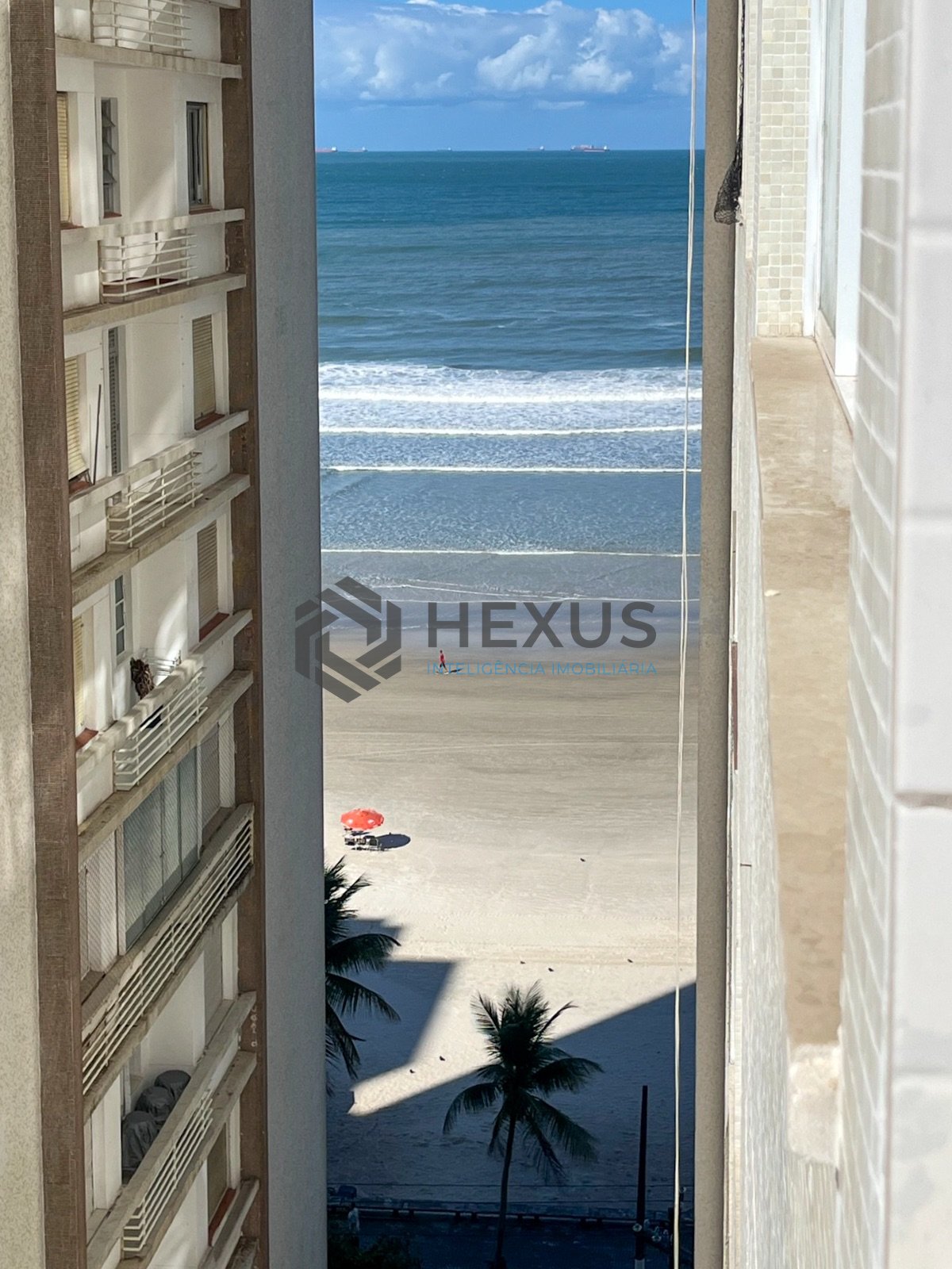 Foto 8 de Apartamento reformado com vista mar na beira mar da Praia das Pitangueiras, Guaruja