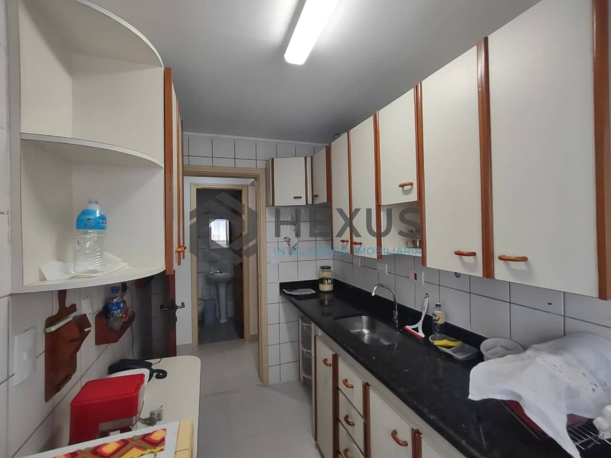 Foto 15 de Apartamento reformado com varanda na Praia da Enseada, Guaruja