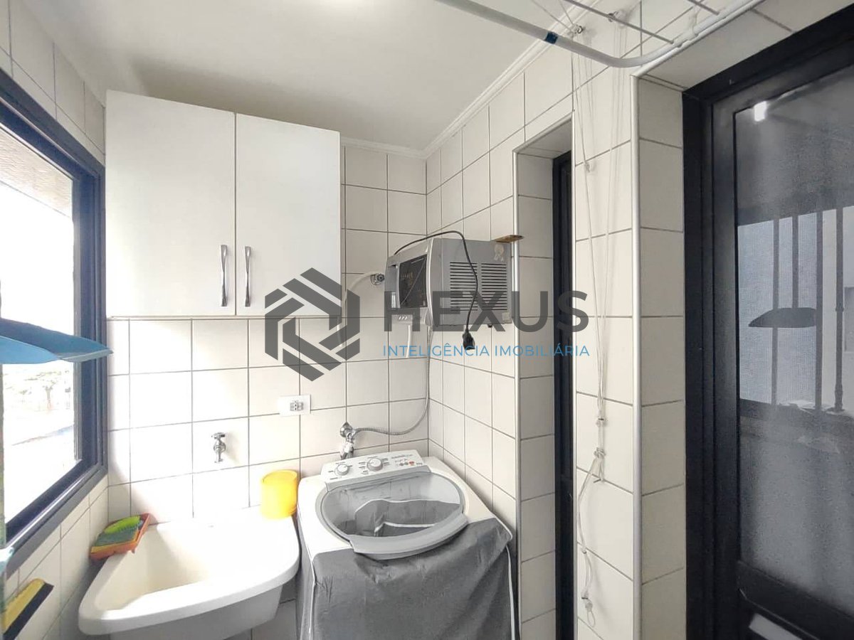 Foto 17 de Apartamento reformado com varanda na Praia da Enseada, Guaruja