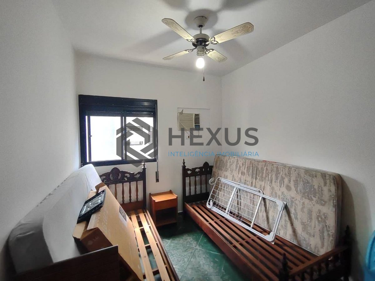 Foto 6 de Apartamento reformado com varanda na Praia da Enseada, Guaruja