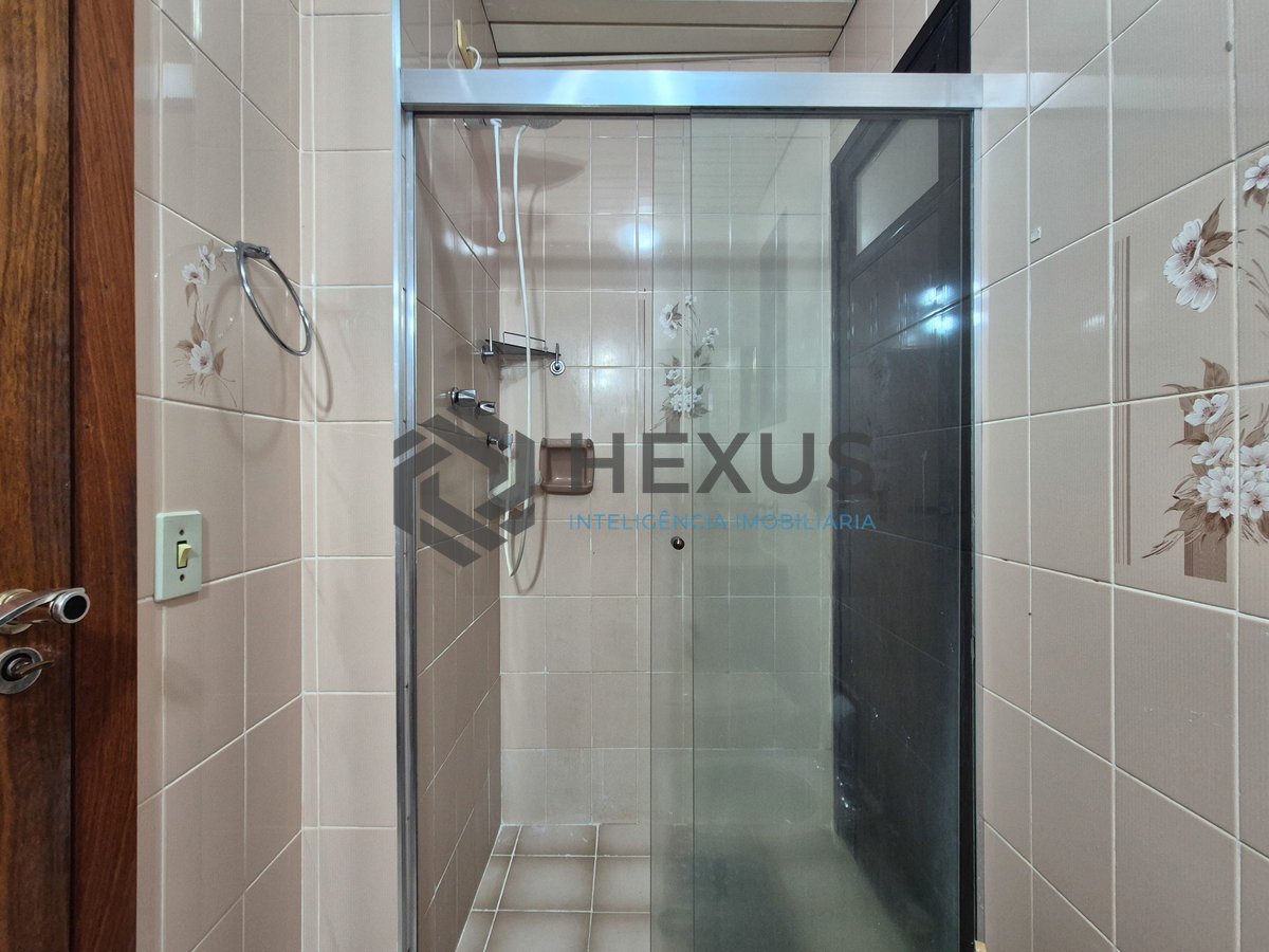 Foto 21 de Apartamento com varanda e lazer na Praia das Pitangueiras, Guaruja
