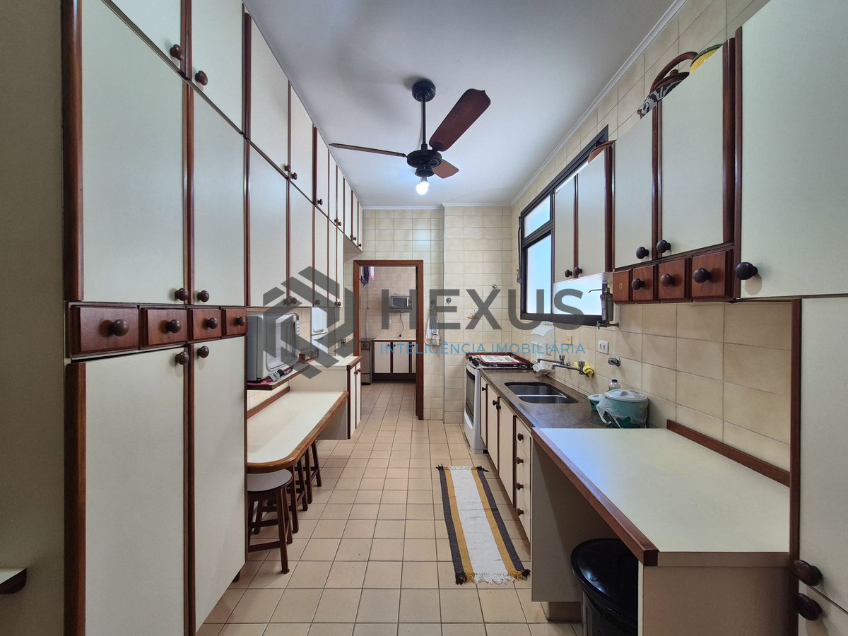 Foto 29 de Apartamento com varanda e lazer na Praia das Pitangueiras, Guaruja