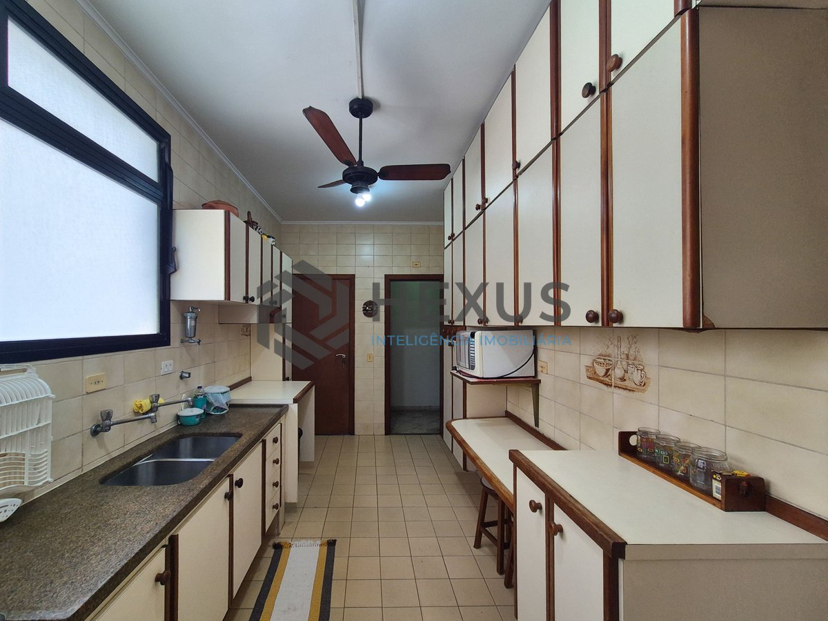 Foto 30 de Apartamento com varanda e lazer na Praia das Pitangueiras, Guaruja