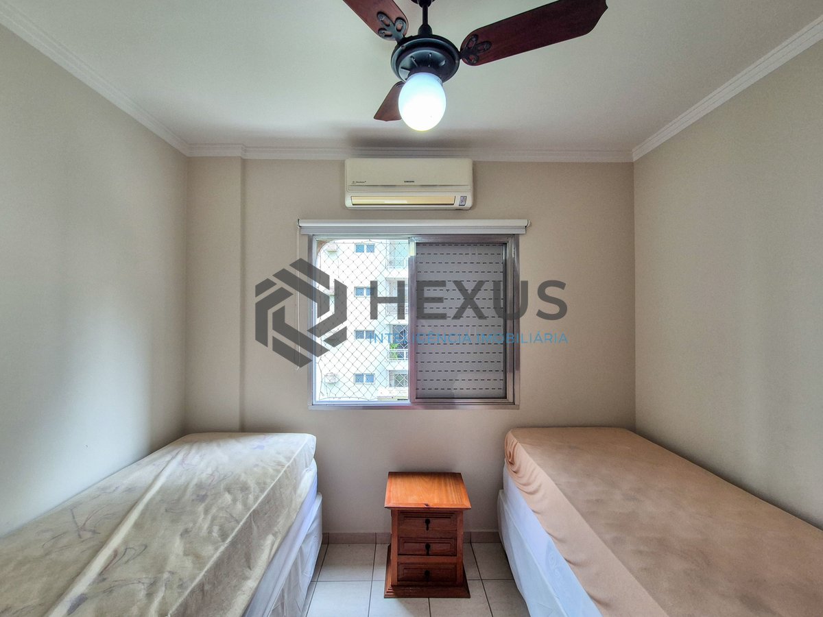 Foto 18 de Apartamento reformado com varanda na Praia das Pitangueiras, Guaruja