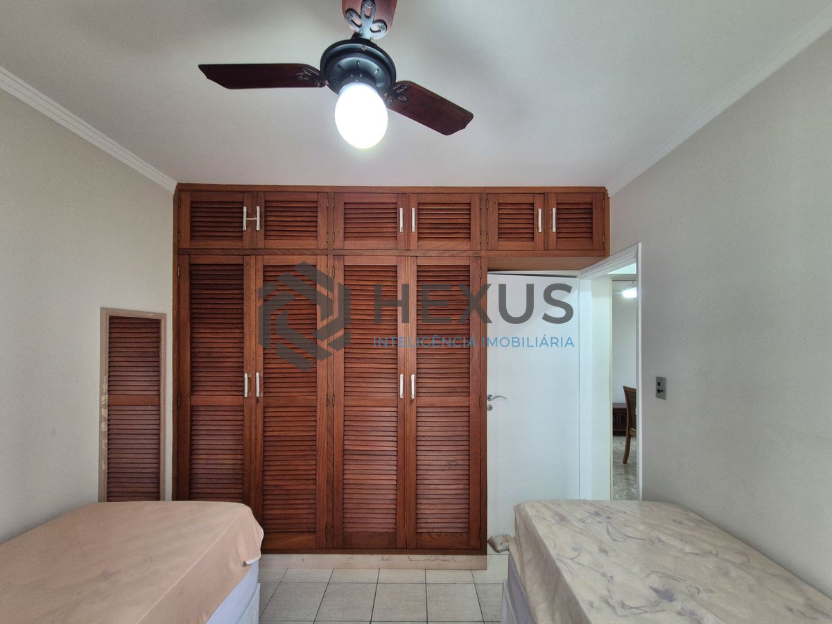Foto 19 de Apartamento reformado com varanda na Praia das Pitangueiras, Guaruja