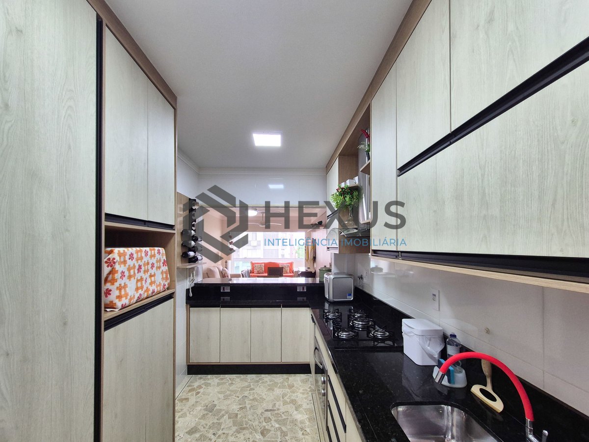 Foto 22 de Apartamento reformado com varanda na Praia das Pitangueiras, Guaruja