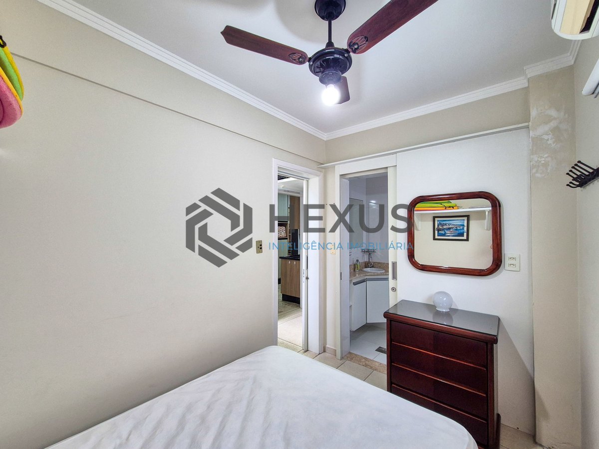 Foto 25 de Apartamento reformado com varanda na Praia das Pitangueiras, Guaruja