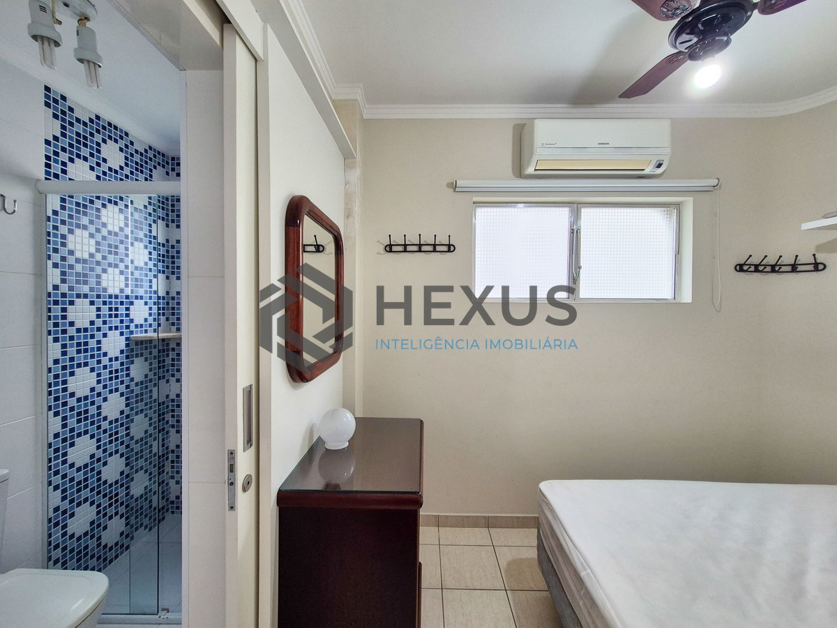 Foto 26 de Apartamento reformado com varanda na Praia das Pitangueiras, Guaruja