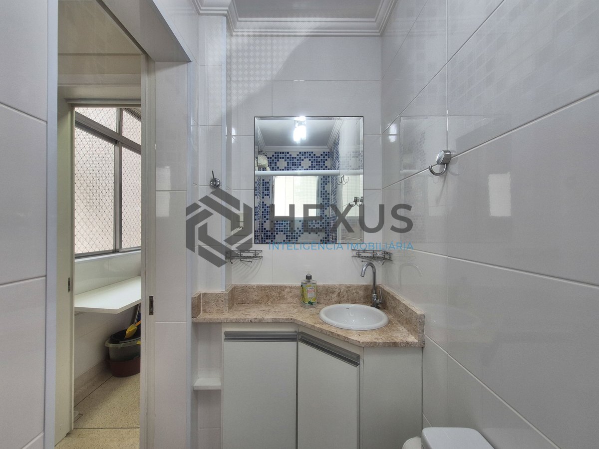 Foto 30 de Apartamento reformado com varanda na Praia das Pitangueiras, Guaruja