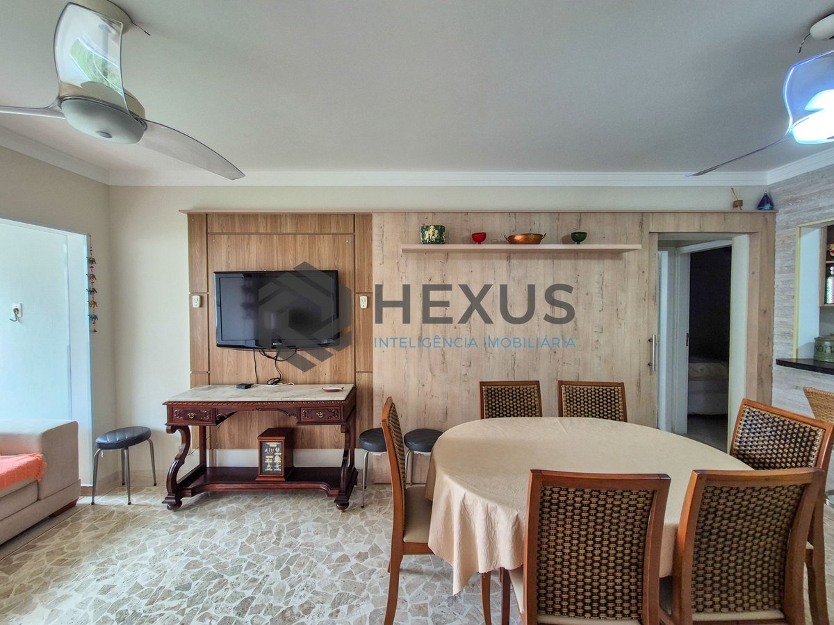 Foto 4 de Apartamento reformado com varanda na Praia das Pitangueiras, Guaruja
