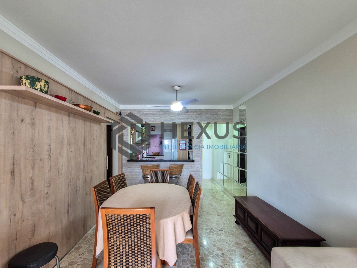 Foto 5 de Apartamento reformado com varanda na Praia das Pitangueiras, Guaruja